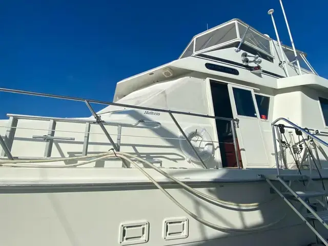 Hatteras 62 Cockpit Motor Yatch