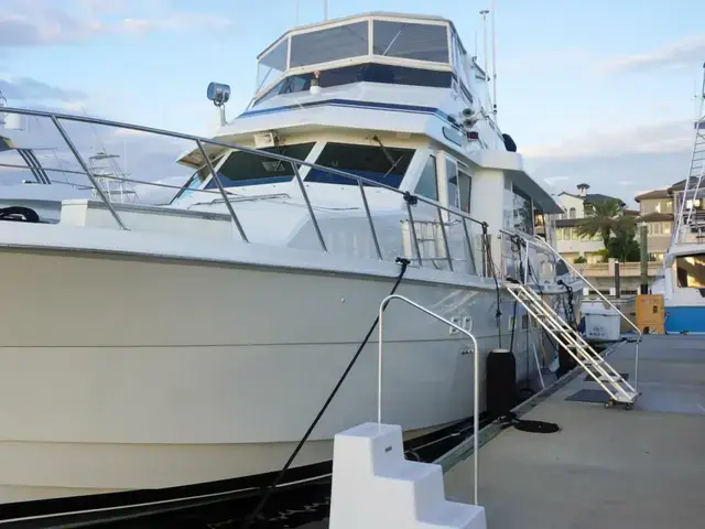 Hatteras 62 Cockpit Motor Yatch