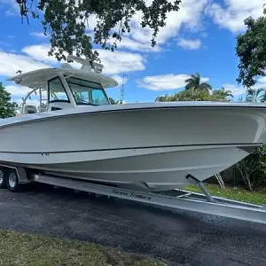 2013 Boston Whaler 370 Outrage