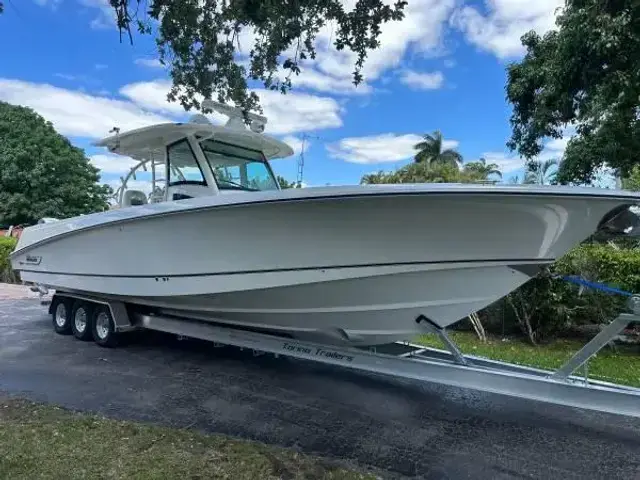 Boston Whaler 370 Outrage