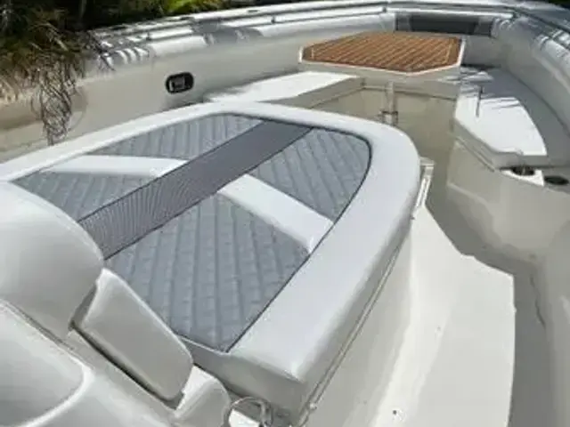 Boston Whaler 370 Outrage