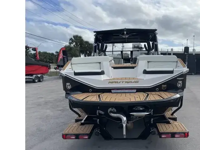 Nautique G25