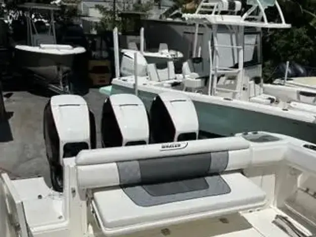 Boston Whaler 370 Outrage