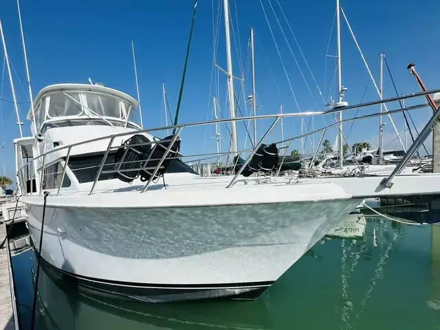 Hatteras Sport Deck Motor Yacht