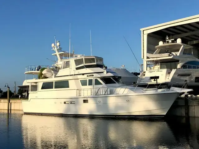 Hatteras 62 Cockpit Motor Yatch