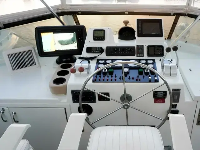 Hatteras 62 Cockpit Motor Yatch