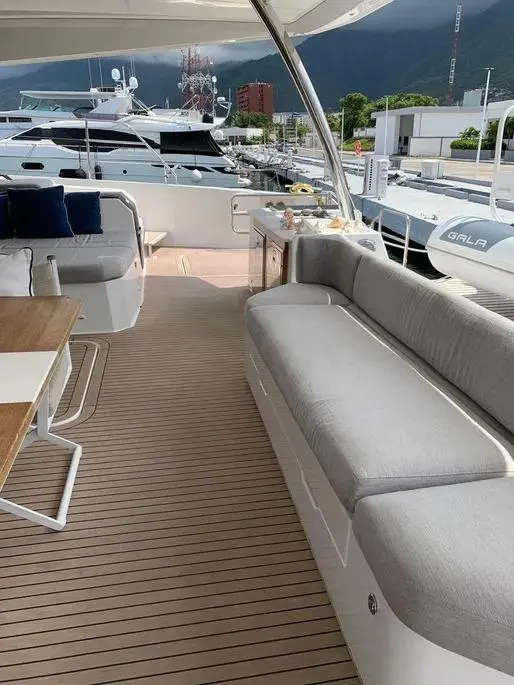 Fountaine Pajot Power 67