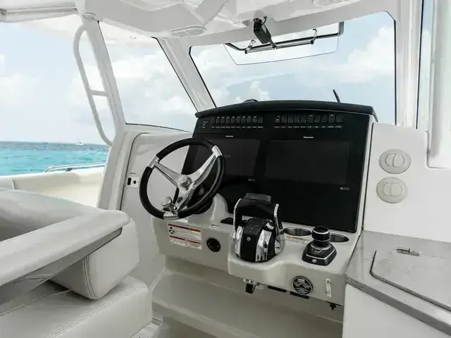 Boston Whaler 35'