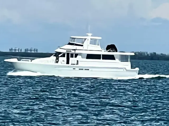 Hatteras 62 Cockpit Motor Yatch