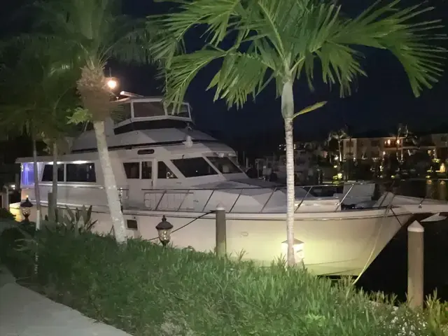 Hatteras 62 Cockpit Motor Yatch