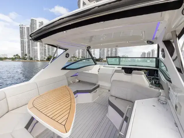 Sea Ray 320 Sundancer