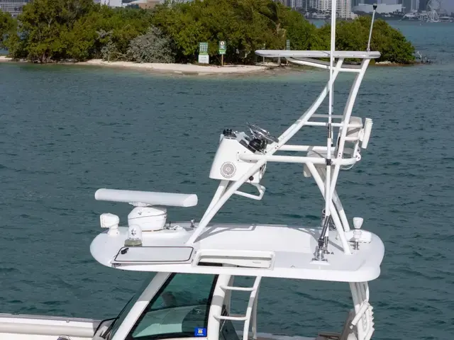 Boston Whaler 350 Outrage