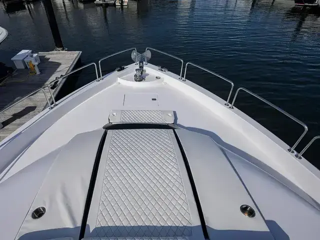 Hatteras 80