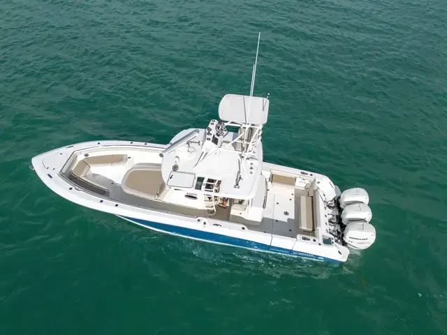 Boston Whaler 350 Outrage