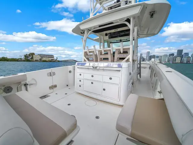 Boston Whaler 350 Outrage