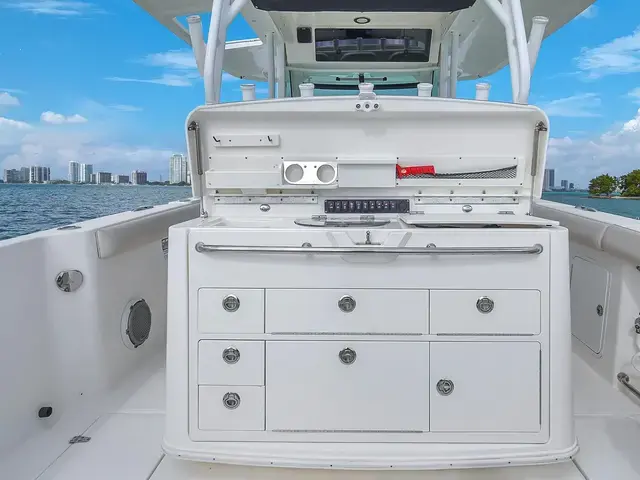 Boston Whaler 350 Outrage