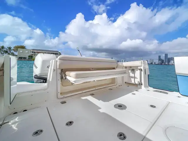 Boston Whaler 350 Outrage