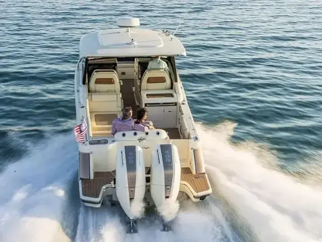 Chris Craft Calypso 32