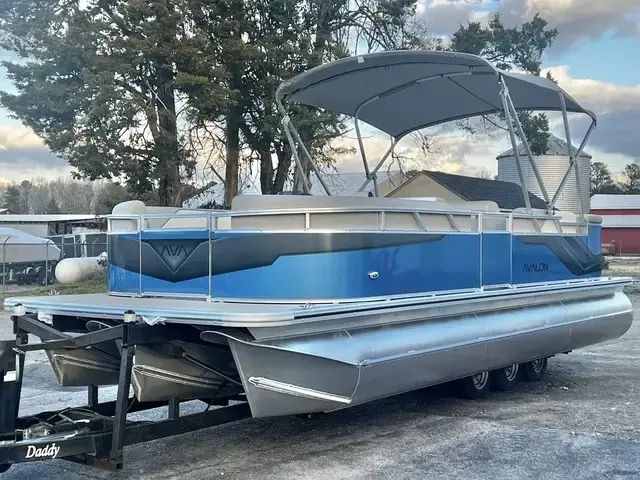 Avalon Venture 85 23' Cruise - Triple Toon - IN STOCK