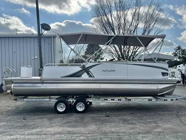 Avalon LSZ 23' Cruise Rear Bench TT - Triple Toon - IN STOCK