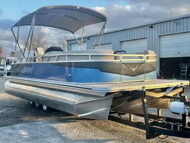 Avalon Venture 85 23' Cruise - Triple Toon - IN STOCK