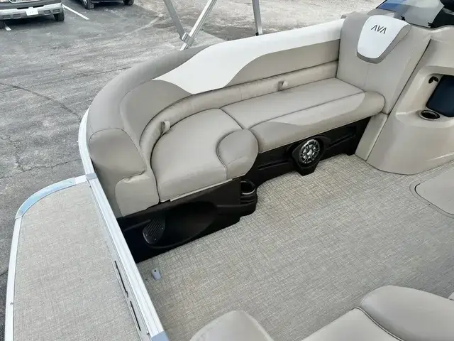 Avalon LSZ 23' Cruise Rear Bench TT - Triple Toon - IN STOCK