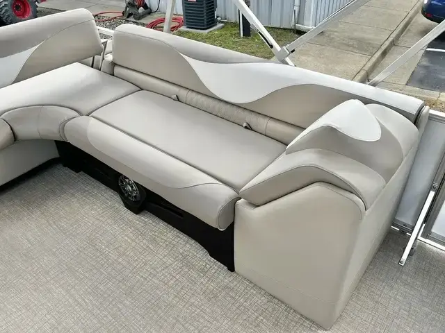 Avalon LSZ 23' Cruise Rear Bench TT - Triple Toon - IN STOCK