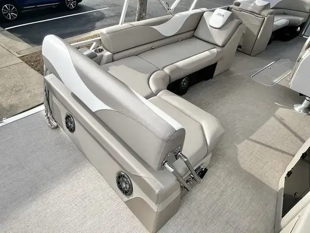 Avalon LSZ 23' Cruise Rear Bench TT - Triple Toon - IN STOCK