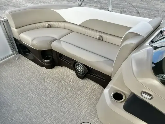 Avalon LSZ 23' Cruise Rear Bench TT - Triple Toon - IN STOCK