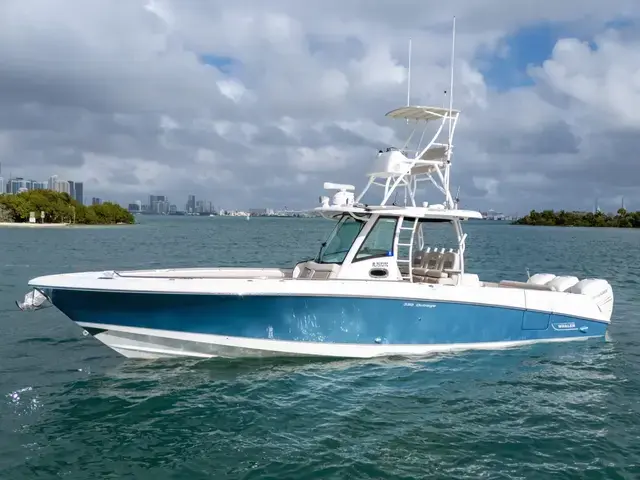 Boston Whaler 350 Outrage