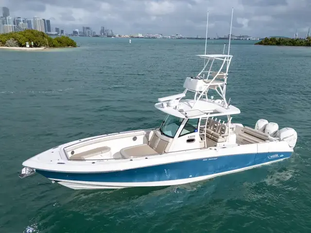 Boston Whaler 350 Outrage