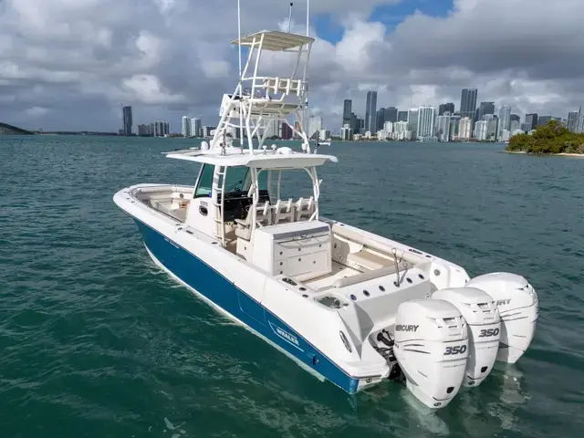 Boston Whaler 350 Outrage