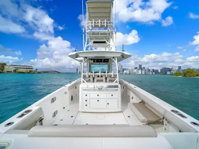 Boston Whaler 350 Outrage