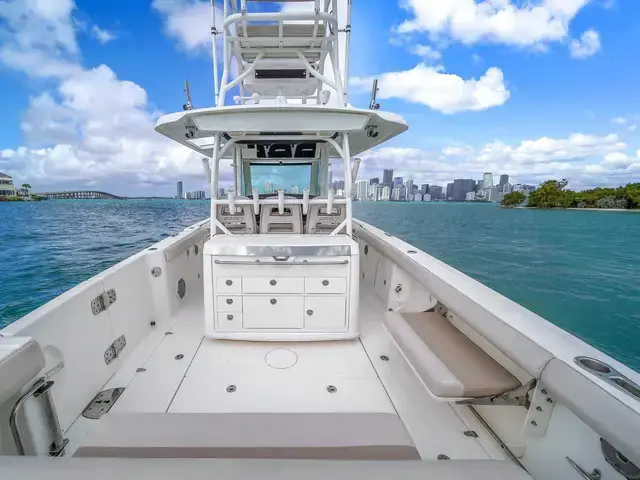 Boston Whaler 350 Outrage