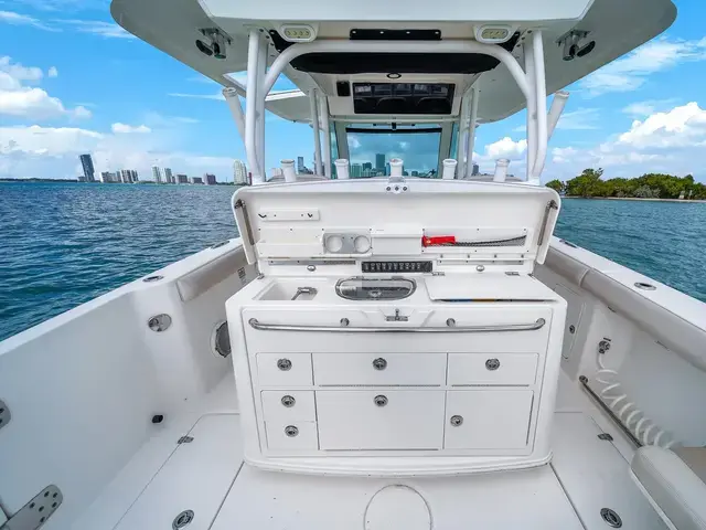 Boston Whaler 350 Outrage