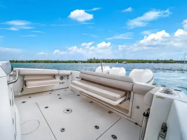 Boston Whaler 350 Outrage