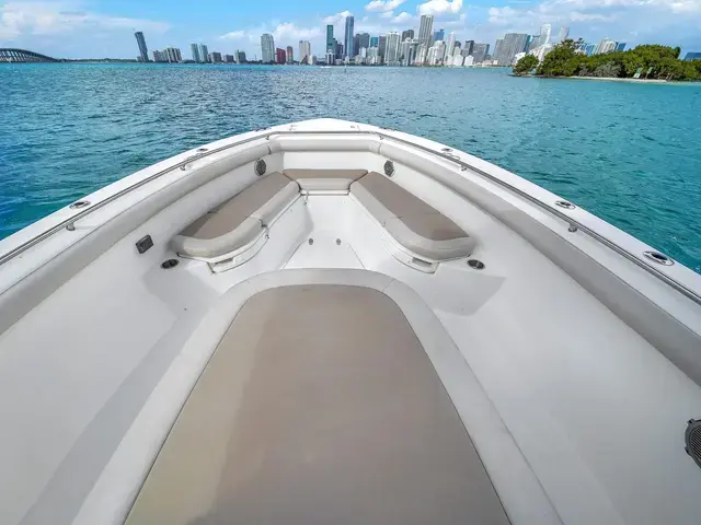 Boston Whaler 350 Outrage