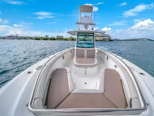 Boston Whaler 350 Outrage