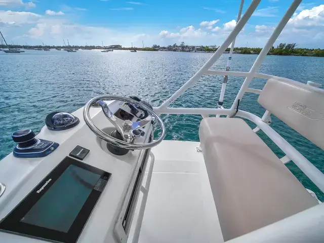 Boston Whaler 350 Outrage