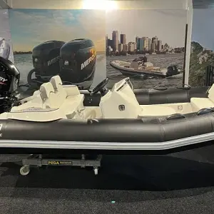 2023 Zodiac Yachtline 400 met Mercury 40 pk!