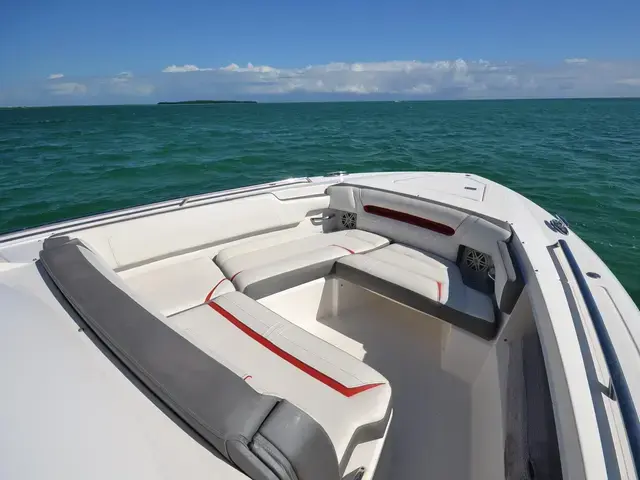 Tiara Yachts 34LS