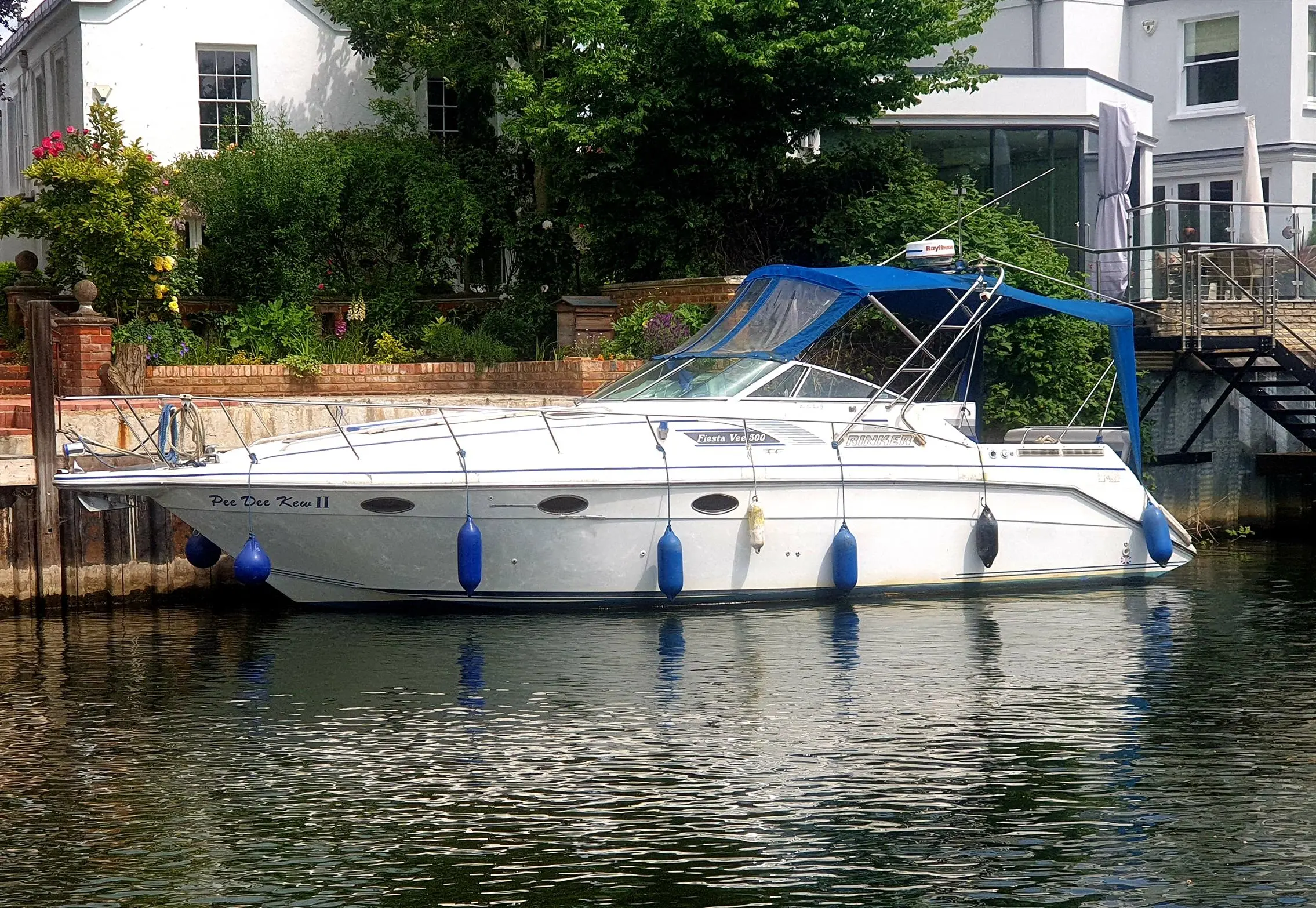 Rinker 300 Fiesta Vee