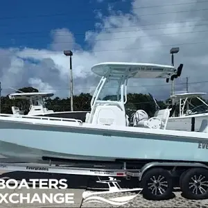 2025 Everglades Boats 243 CC