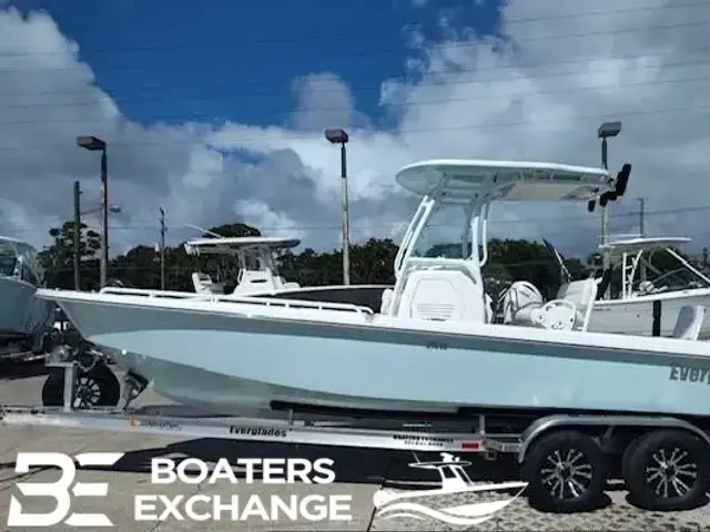 Everglades Boats 243 CC