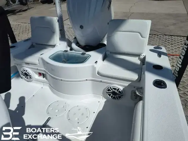 Everglades Boats 243 CC