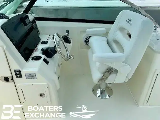 Cobia 280 Dual Console