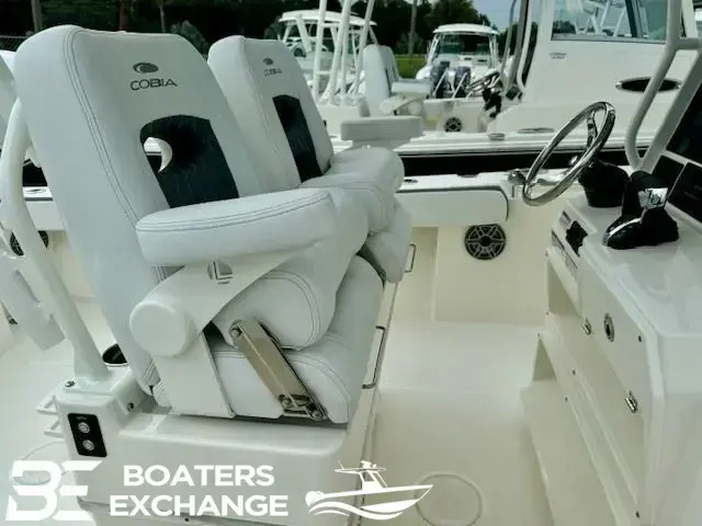 Cobia 285 Center Console