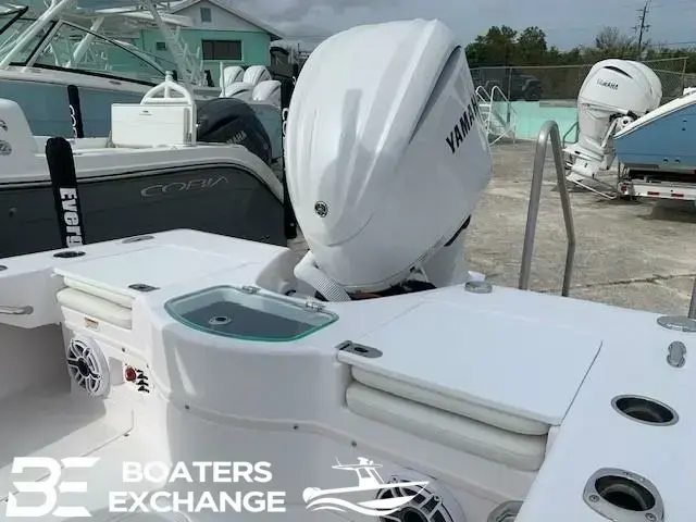 Everglades Boats 243 CC