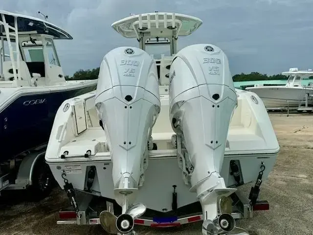 Cobia 285 Center Console