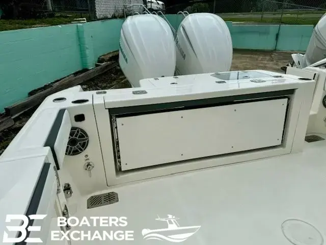 Cobia 285 Center Console